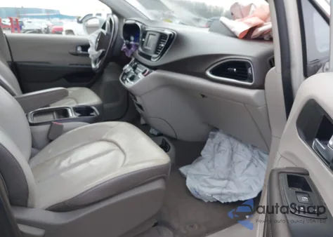 2017 Chrysler Pacifica Touring-L из США, поврежденный, VIN 2C4RC1BG5HR621802